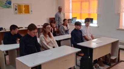 В 8 классе прошло профориентационное занятие, проведённое  Давренбековым К. Ж.