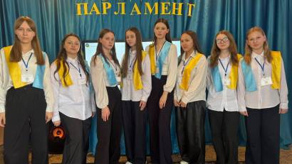 В школьной библиотеке среди учащихся 5–7 классов прошло необычное и увлекательное мероприятие — «Ночь в библиотеке». Вечер был наполнен атмосферой таинственности и настоящего книжного волшебства.Ребята с интересом выбирали книги по душе: кто-то остановилс